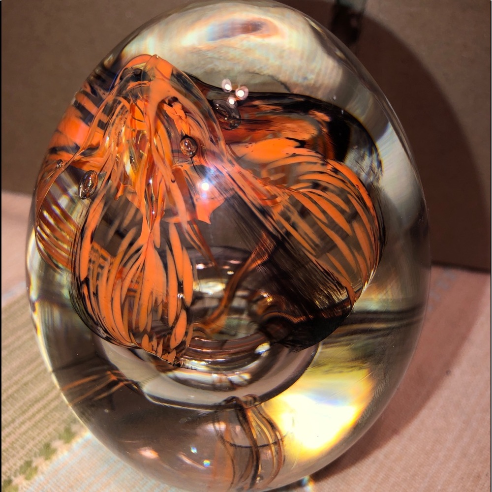 NEW Pfeiffer Hand-Made Brilliant Kristal Red Egg Paperweight - Made in Holland